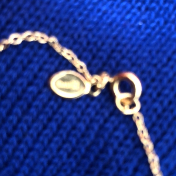 Avon vintage faux pearl drop gold tone necklace - Picture 3 of 6